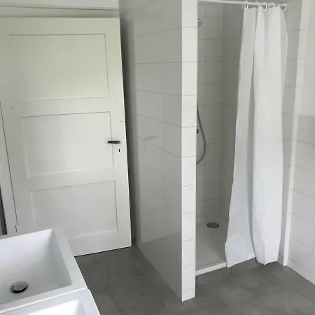 Weisse Haus Am Fluss * Hahnenkopf