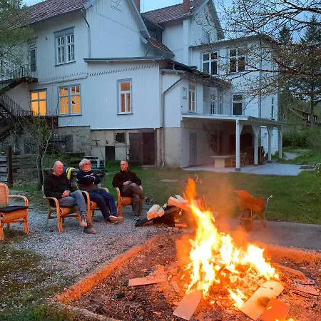 Weisse Haus Am Fluss