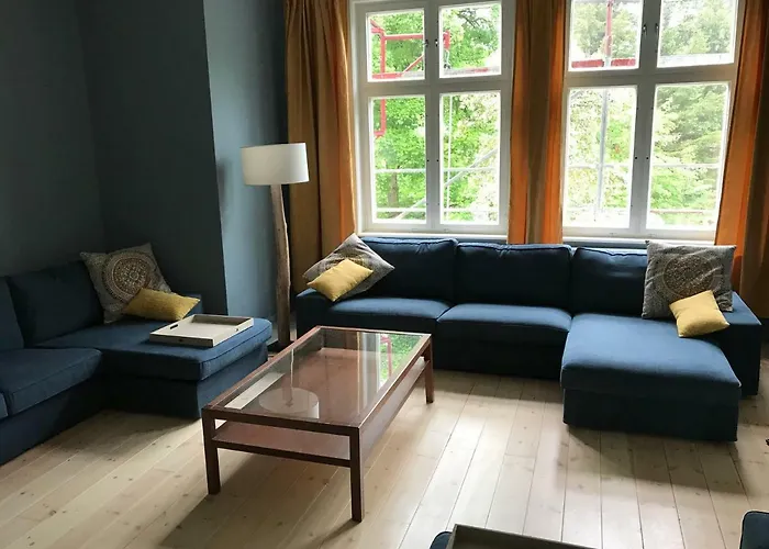 Weisse Haus Am Fluss Hahnenkopf