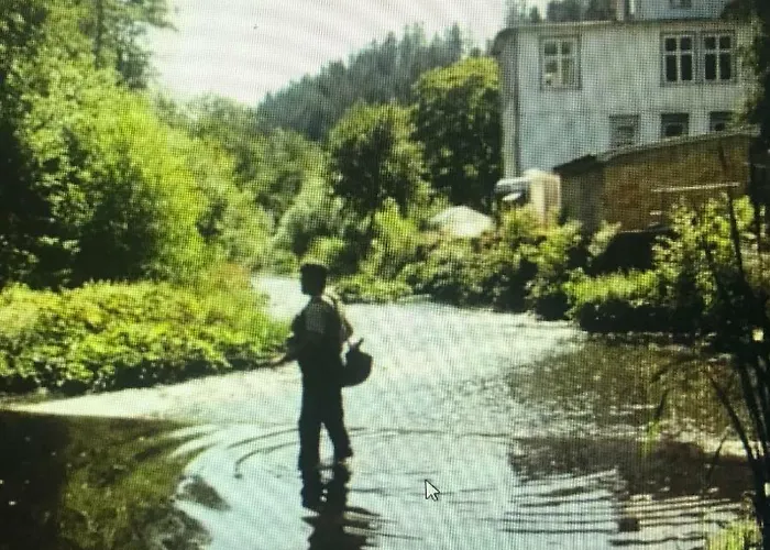 Semesterbostad Weisse Haus Am Fluss