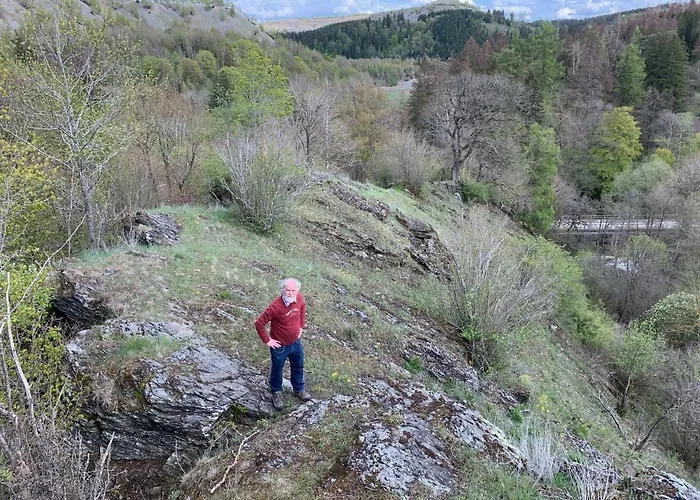 Semesterbostad Weisse Haus Am Fluss Hahnenkopf
